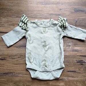 Kate Quinn Seahorse Ruffle Bodysuit Long Sleeve 3-6